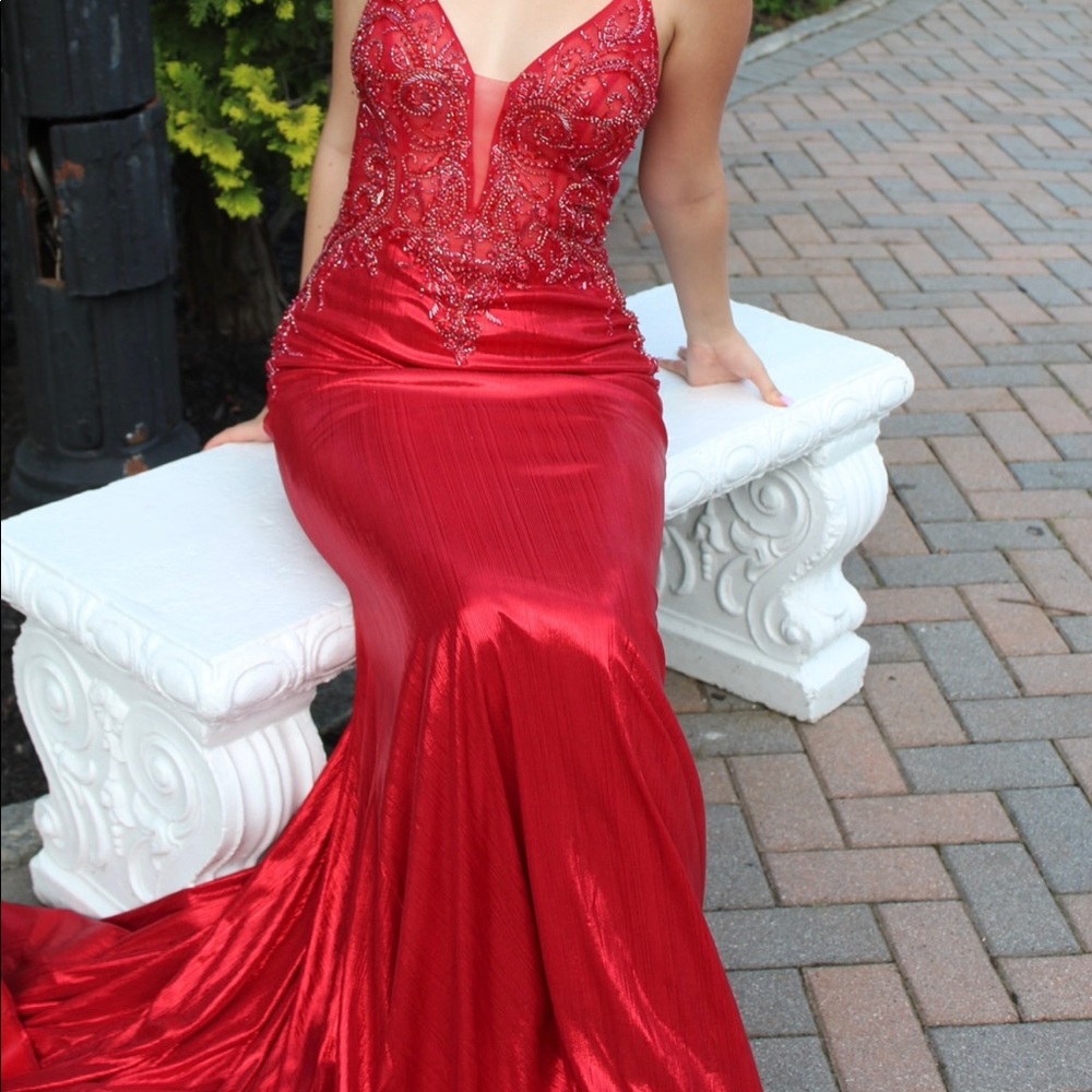 Ellie wilde design, size 4, color Mon Cheri